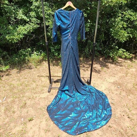 Kevan Hall iridescent sequin gown with train - Picture 15 of 16